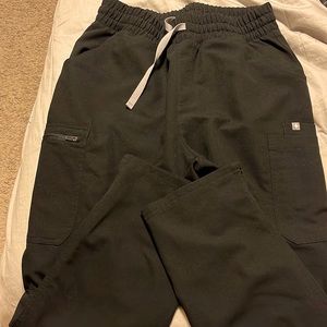 Figs black HIGH WAISTED yola skinny scrub pant- medium PETITE